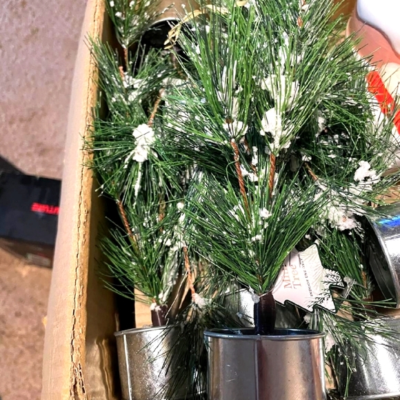 Mini Xmas Trees (23 Trees- If You Want All Let Me Know) NWT - Picture 3 of 3